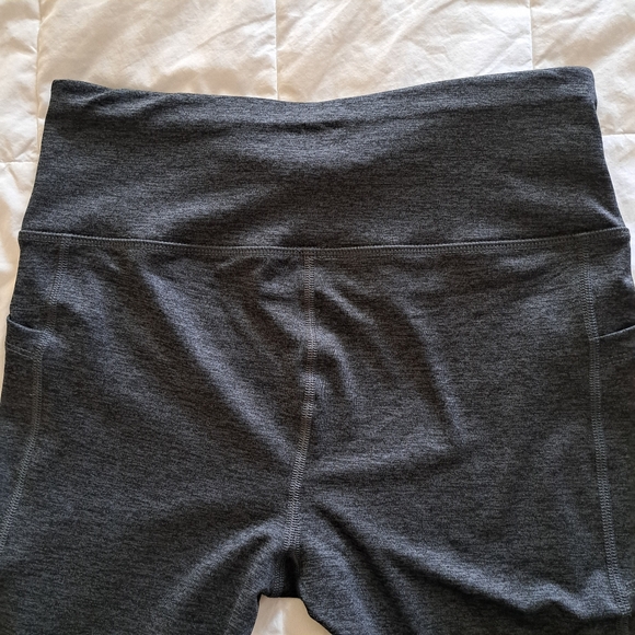 A37 Avia Leggings Womens Small (4-6) Dark Grey Stretch High Rise Workout pocket - Picture 4 of 6